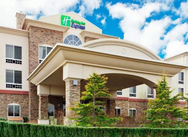 Holiday Inn Express & Suites Long Island-East End, an IHG Hotel