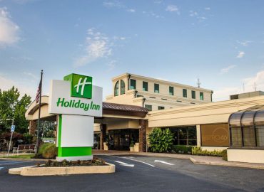 Holiday Inn Plainview-Long Island, an IHG Hotel