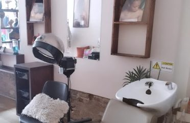 Larisa’s Salon